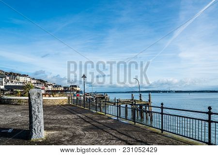 Cobh, Ireland - November 9, 2017: Waterfront And Promenade Of Cobh A Sunny Morning. Cobh Is A Pictur