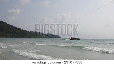 Ko Kut,thailand- February 25,2018: Boat Sails From The Paradise Coconut Island