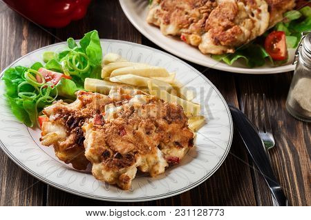 Chicken Medallions With Red Peppers Served With Chips