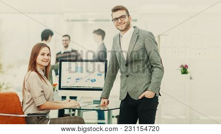 Consultant In Financial Investments And Manager Of The Company In The Workplace In A Modern Office.t
