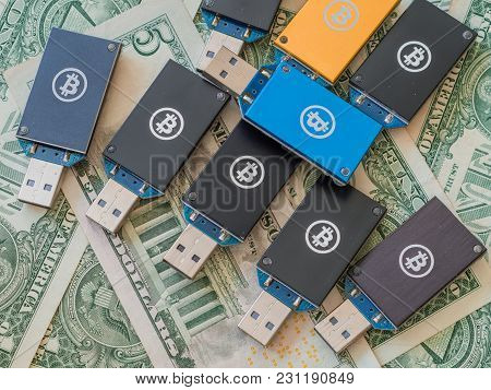 Daejeon Several Usb Thumb Drives Of Various Colors Bitcoin Miners On Top Of Stack Of American Money
