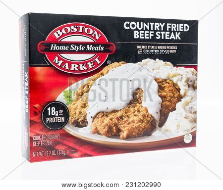 Winneconne, Wi - 27 February 2018:   A Box Of Boston Market Home Style Meals In Country Fried Beef S