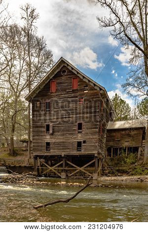 Childersburg, Alabama, Usa - March 25, 2017: Kymulga Grist Mill Is Original To Civil War Period And 
