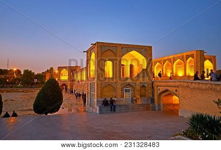 Isfahan, Iran - October 20, 2017: The Parks Along The Zayandeh River And Medieval Bridges Across It 