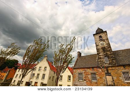 Old Town óra és házak Culross, Fife, Scotland