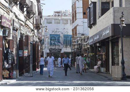 Shops And Shoppers In The Old Market (balad) In Jeddah, Saudi Arabia, 02-07-2015