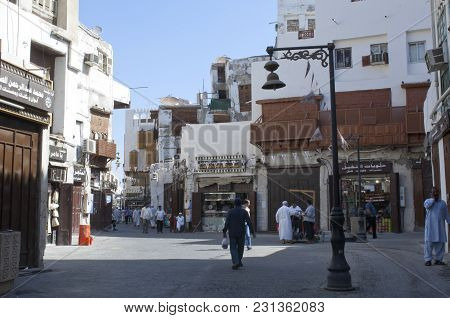 Shops And Shoppers In The Old Market (balad) In Jeddah, Saudi Arabia, 02-07-2015
