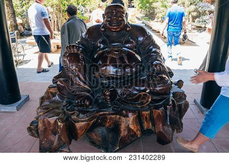 Da Lat, Vietnam - March 9, 2017: The Interior Of The Temple Of The Golden Buddha In Van Hanh Pagoda 