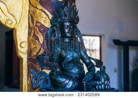 Da Lat, Vietnam - March 9, 2017: The Interior Of The Temple Of The Golden Buddha In Van Hanh Pagoda 