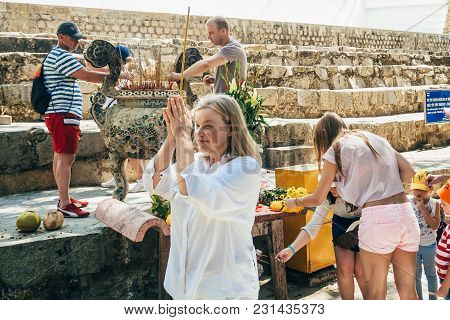 Ta Cu, Phan Thiet, Vietnam - March 7, 2017: Tourists In Linh Son Truong Tho Pagoda On The Mountain T