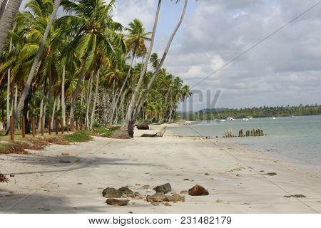 A Beach Characterized By An Air Of Greate Peace And That Exudes Tranquility.