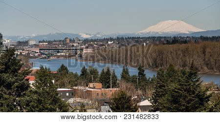 Mount St Helen's Looms Large Willamette River Portland Oregon