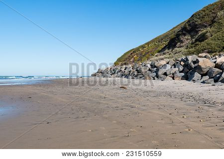 Swamis Beach In Encinitas, California, Bordered With Giant Boulders. Swamis Is An Internationally Kn