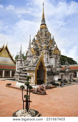 Chedi At Wat Phra Borommathat Chaiya Temple Of Wat Phra Borommathat Chaiya Temple In Chaiya District