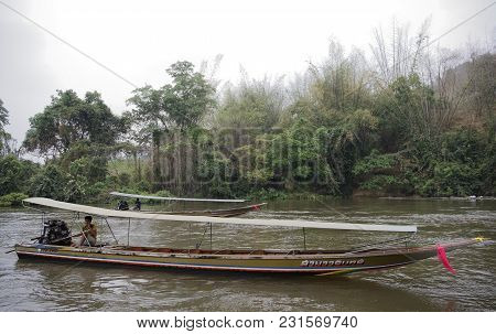 Kanchanaburi,thailand- February 19,2018: Boatmen Await Tourists On The Kwai River For Rafting