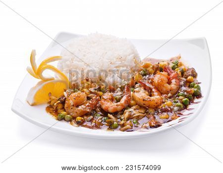 Fried Shrimp With Vegeable And Lemon Closeu[