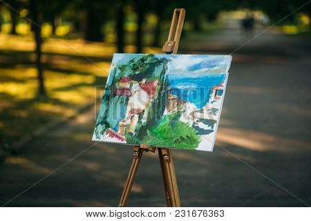 Picture Is Standing In The Park. Semmer