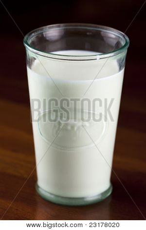 Tejet a tehén-üveg