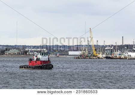 New Bedford, Massachusetts, Usa - March 10, 2018: Roy Boys Tug Crossing Acushnet River Toward Fairha