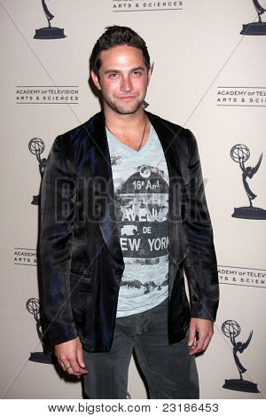 ลอสแองเจลิส - 16 jun: Brandon Barash มาถึงที่สถาบันศิลปะโทรทัศน์และ Daytim ศาสตร์