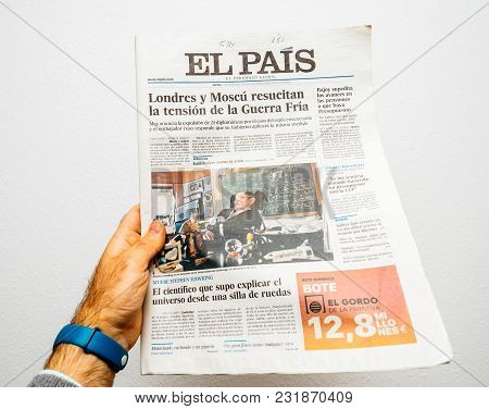 Paris, France - Mar 19, 2018: Pov At Spanish El Pais Newspaper With Portrait Of Stephen Hawking The 