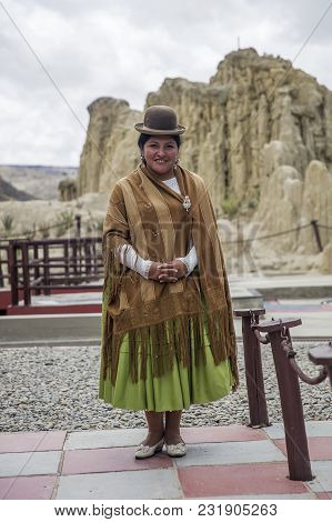 Valle De La Luna, Bolivia - January 10, 2018: Unidentified Woman At Valle De La Luna In Bolivia. Moo