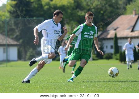 KAPOSVÁR, Maďarsko - 5. září: Kristof Kovacs (v zeleném) v akci na Maďarské národní Champ