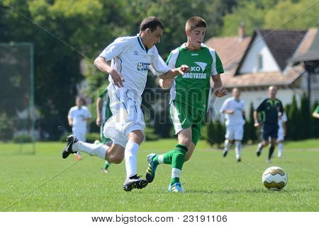 KAPOSVÁR, Maďarsko - 5. září: Kristof Kovacs (v zeleném) v akci na Maďarské národní Champ