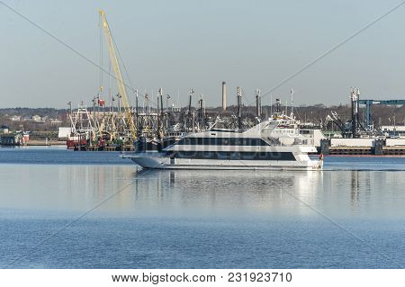 Fairhaven, Massachusetts, Usa - February 27, 2018: Charter Yacht Seaport Elite Ii On Acushnet River 