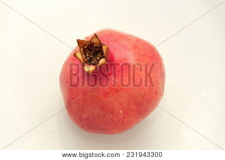 Pomegranates, Pithy Fruit, Red Pomegranate, White Background, Pomegranate Whole, Round, Pomegranate 