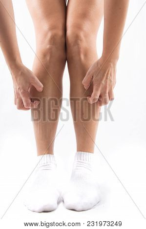 Dry Skin On The Legs, Itching Of The Legs, A Person Suffers From Itching On His Legs In Consequence 