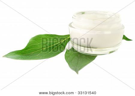 Creme de pele cuidados cosméticos Bio Natural sobre fundo branco