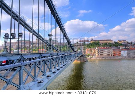 Die Kettenbrücke In Budapest