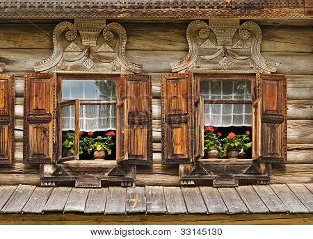 Fenêtres en bois décoratives