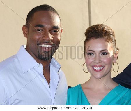 LOS ANGELES - 20 mei: Jason George, Alyssa Milano aankomt op de ABC / Disney International Upfront