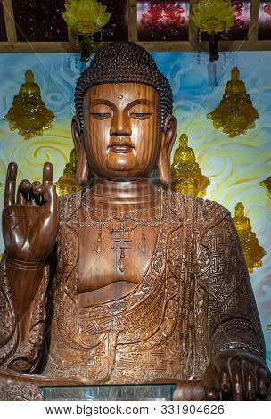 Da Nang, Vietnam - March 10, 2019: Chua An Long Chinese Buddhist Temple. Closeup Of Bust Of Brown Wo