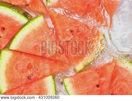 Melon Close-up In Liquid With Bubbles. Slices Of Red Ripe Melon In Water. Close-up Fresh Slices Of R