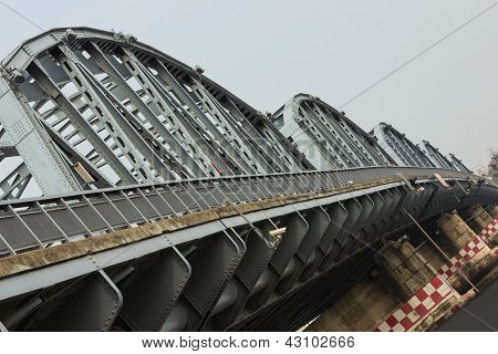 Ponte sul fiume