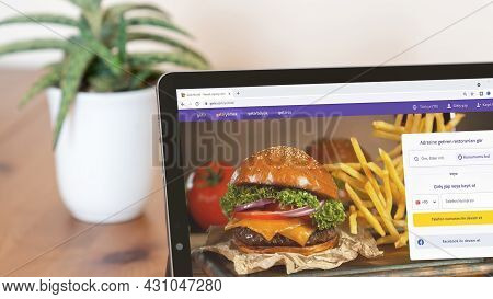 Istanbul, Turkey - August 2021: Illustrative Editorial Of Turkish Getir Website Homepage. Getir Logo
