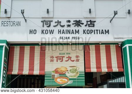 Kuala Lumpur,malaysia - October 9,2019 : Ho Kow Hainam Kopitiam Is A Decades Old Traditional Hainane
