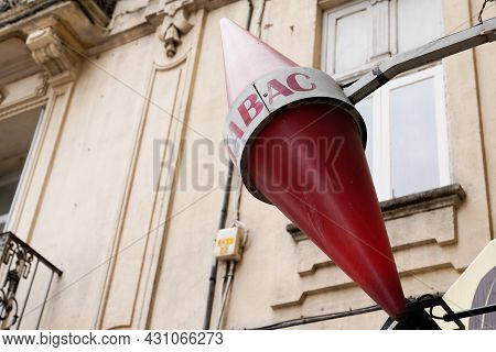 Bordeaux , Aquitaine  France - 08 20 2021 : Tabac Brand Text White And Sign Logo Red Of French Shop 