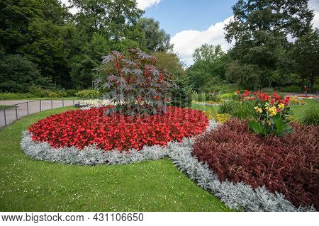 Berlin, Germany - August 11 , 2021 - View Of The Victory Column In Berlin Siegessaule And Surroundin