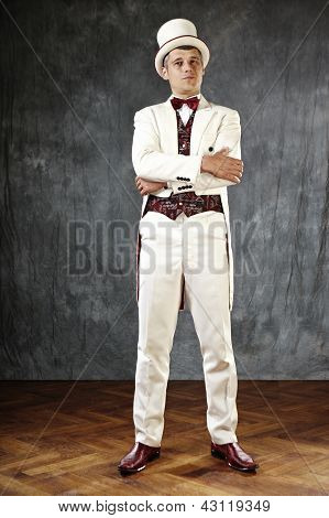 Signore in frac bianco
