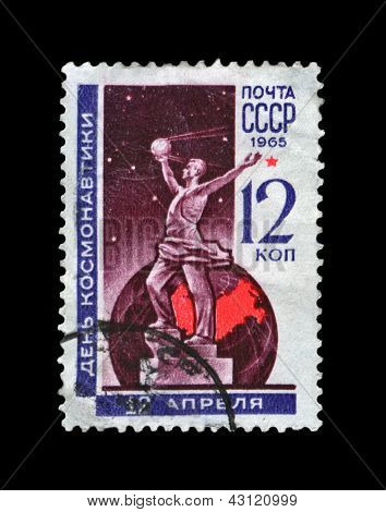 소련 사회주의 연방 공화국-1965 년 4 월 12 일 경: 스탬프 소련, 모스크바, Circ 쇼 Cosmonauts 기념물에서에서 인쇄 취소
