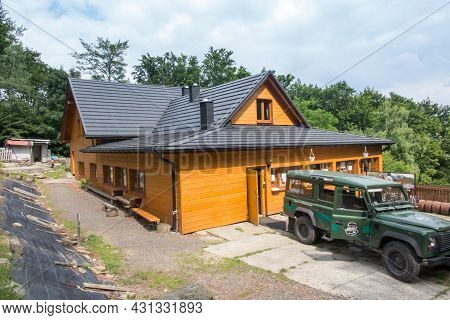 Miedzybrodzie Bialskie, Hrobacza Laka, Poland: July 23, 2021: Tourist Hostel On Hrobacza Laka In The