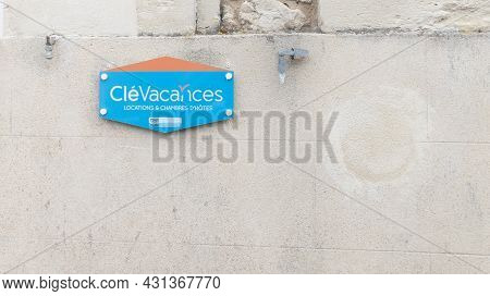 Bordeaux , Aquitaine  France - 08 25 2021 : Cle Vacances Text Brand And Sign Logo Of French Label Re
