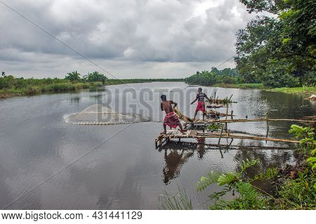 South 24 Pargana West Bengal India On 16th August 2021:in The Rural Areas Of South 24 Parganas, Fish