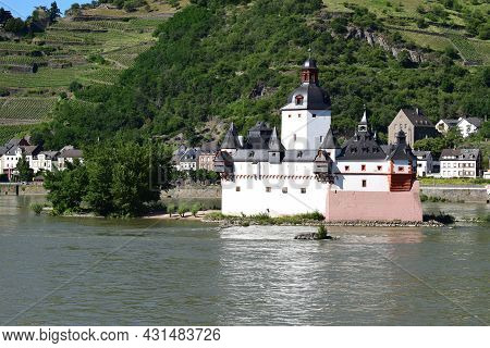 Kaub, Germany - June 14th 2021: Rhine Island Castle Burg Pfalzgrafenstein In Mittelrheintal