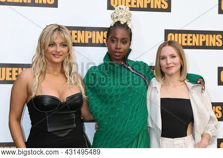 LOS ANGELES - AUG 25:  Bebe Rexha, Kirby Howell-Baptiste, Kristen Bell at the Queenpins Photocall at the Four Seasons Hotel Los Angeles on August 25, 2021 in Los Angeles, CA