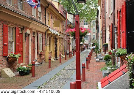 Old Philadelphia City. Elfreth's Alley Historic District, Landmark Residential Architecture.